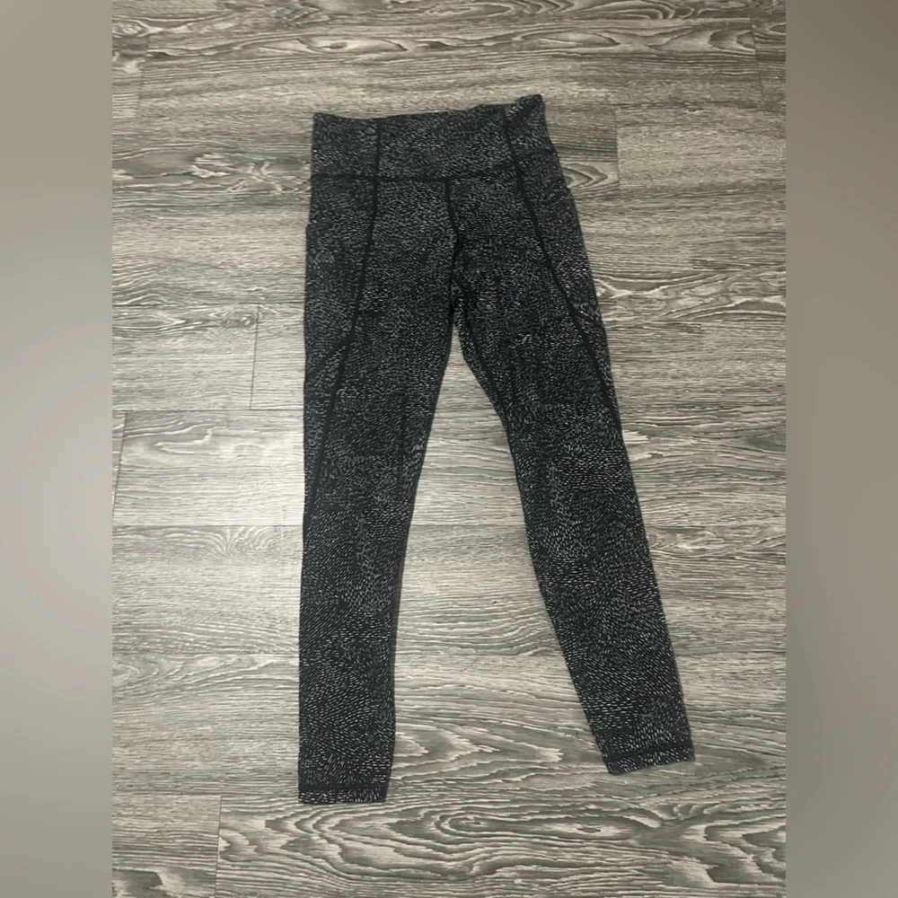 Athleta Salutation Stash Pocket Rainwater Tight leggings size small - Picture 5 of 10